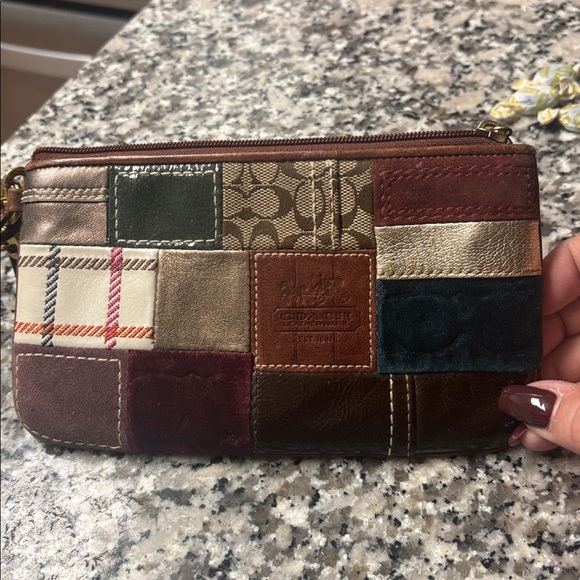 Coach wristlet - Picture 3 of 5